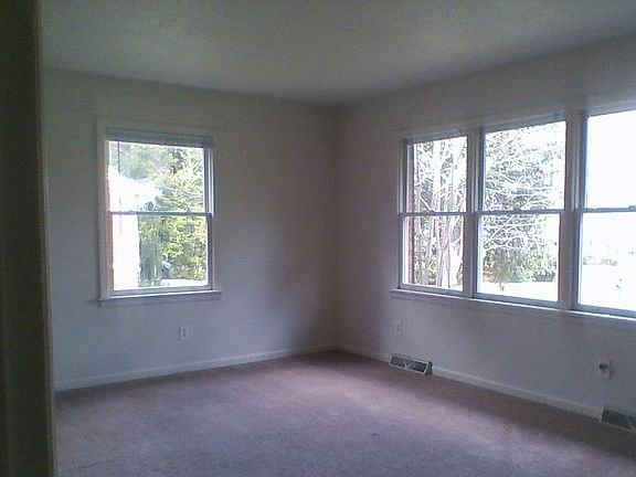 4th image of 3 Ellen Pl