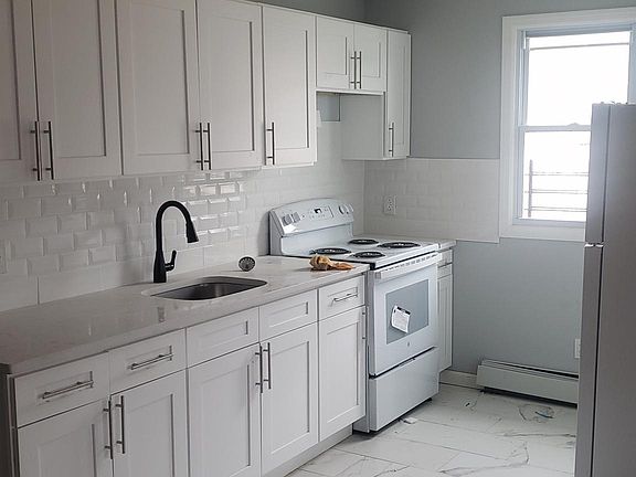 4th image of 3325 Hone Ave #2