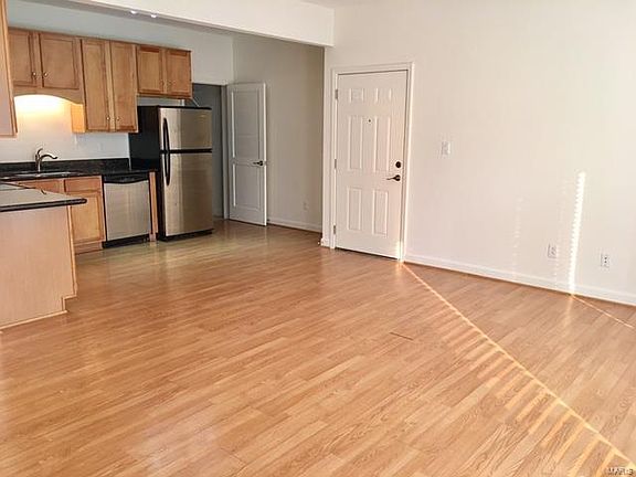 5th image of 895 Forest Ave APT 104