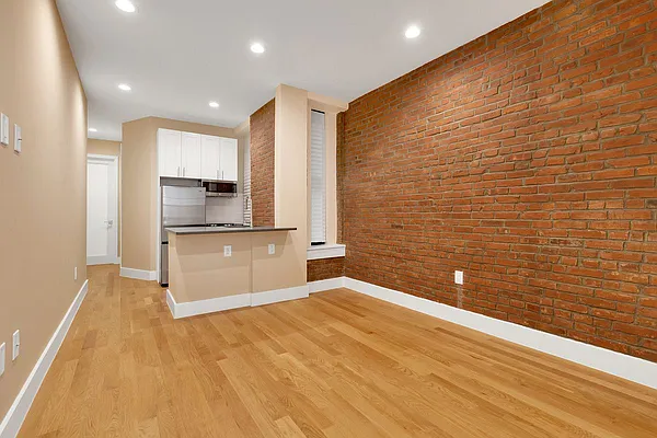 Rented by Cooper & Cooper Real Estate | media 9