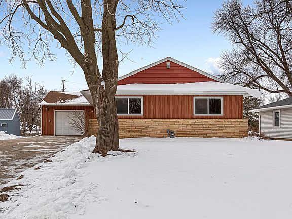 3rd image of 832 Home Pl