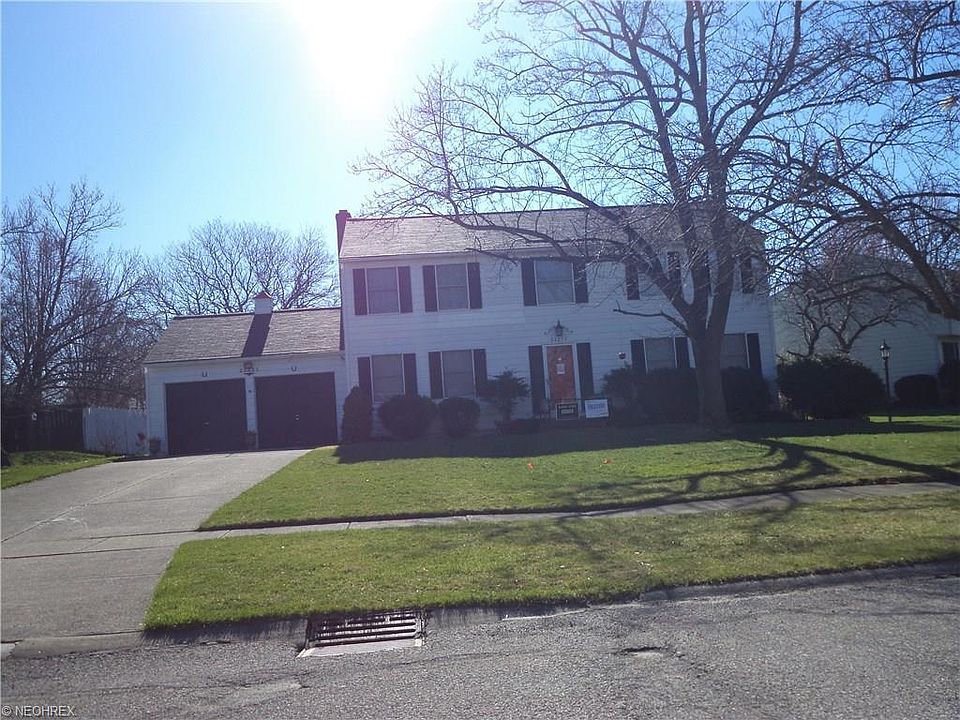 1st image of 22255 Lorraine Dr