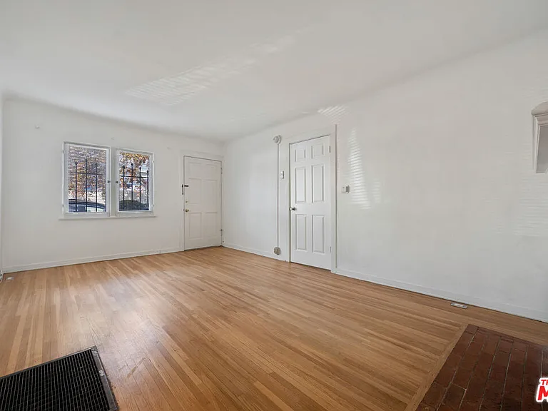 11924 Rochester Ave — Photo 21