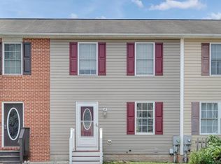 54 Red Bird Ln, Gettysburg, PA 17325