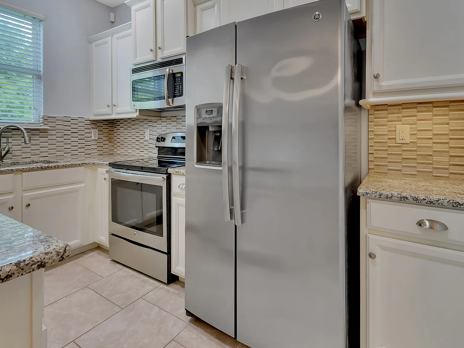 2 bed, 1219 sqft, $1,850 — Photo 4