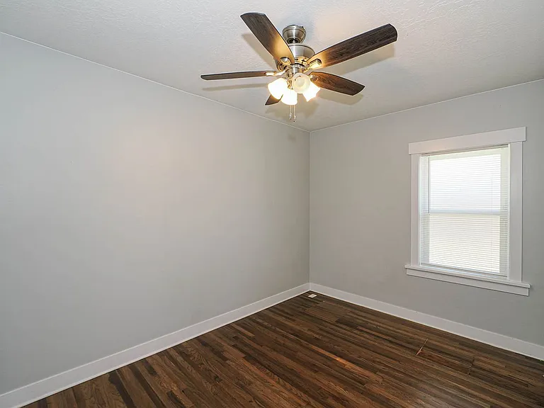 53 N 100 W — Photo 18