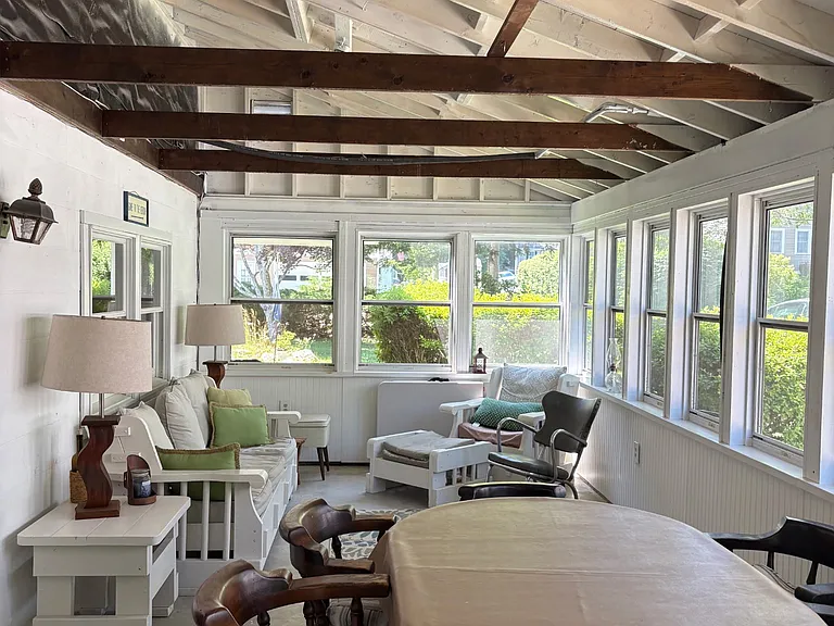11 Oceanside Ave W — Photo 4