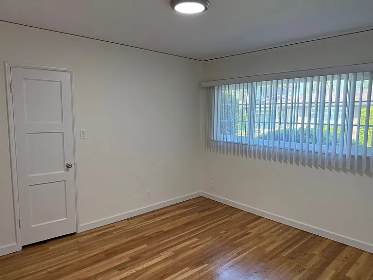 1216 E Glenoaks Blvd #1 — Photo 10