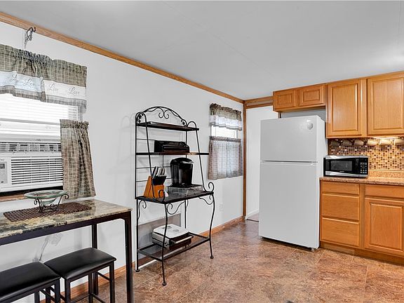 5th image of 1449 Rochester St Lot 32