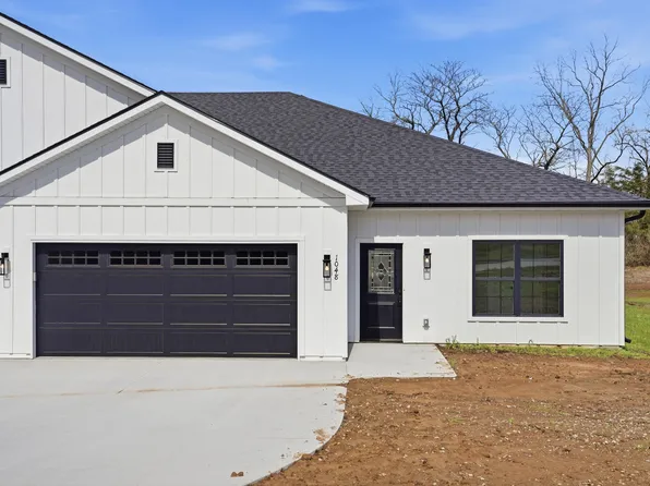 1048 Stonehaven Dr, Boonville, MO 65233