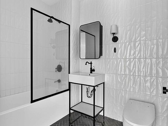 5th image of 270 Sullivan Pl #2B