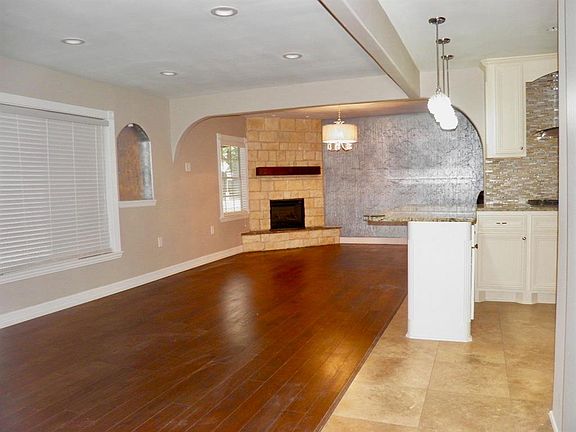3rd image of 3326 McCrarey Dr