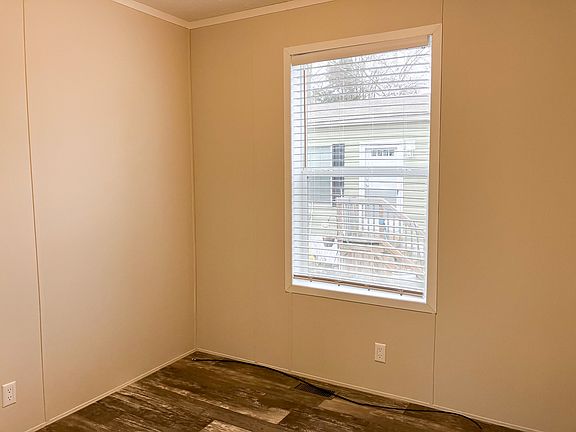 4th image of 875 W Grand River Avenue Site #93