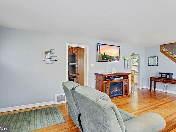 5th image of 2330 48th St