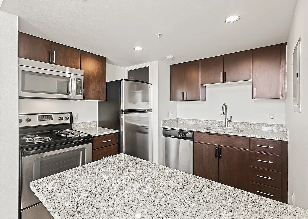 Emerson Lofts — Photo 2