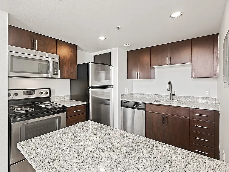 Emerson Lofts — Photo 2