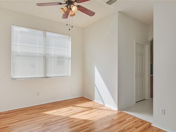 5th image of 8906 Bridgeford Oaks Dr