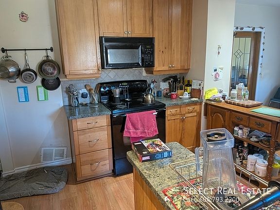 4th image of 9425 Stanley St