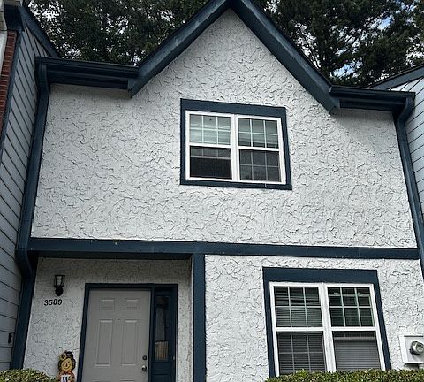 Curb view of townhouse