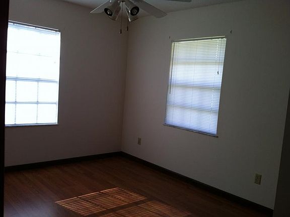 4th image of 285 Rose Dr