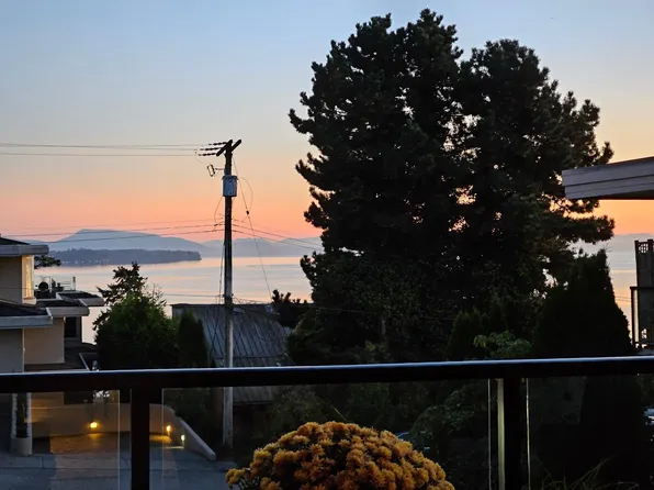 15041 Prospect Ave #105, White Rock, BC V4B 2B5
