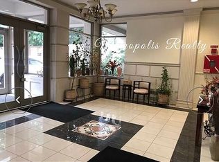 25-25 Newtown Ave #8, Astoria, NY 11102