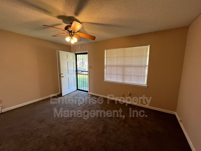 3 bed, 1.5 bath, 1145 sqft, $1,095 — Photo 3