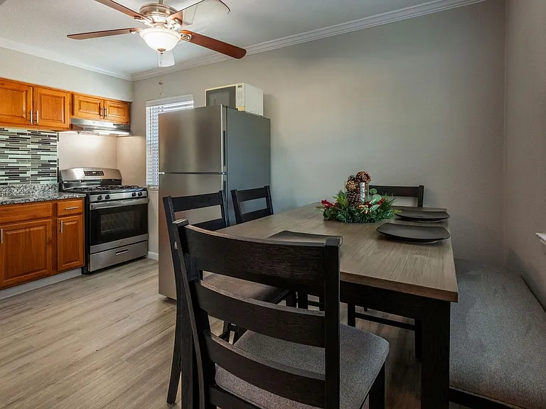 Metro @ 404 Apartments — Photo 20