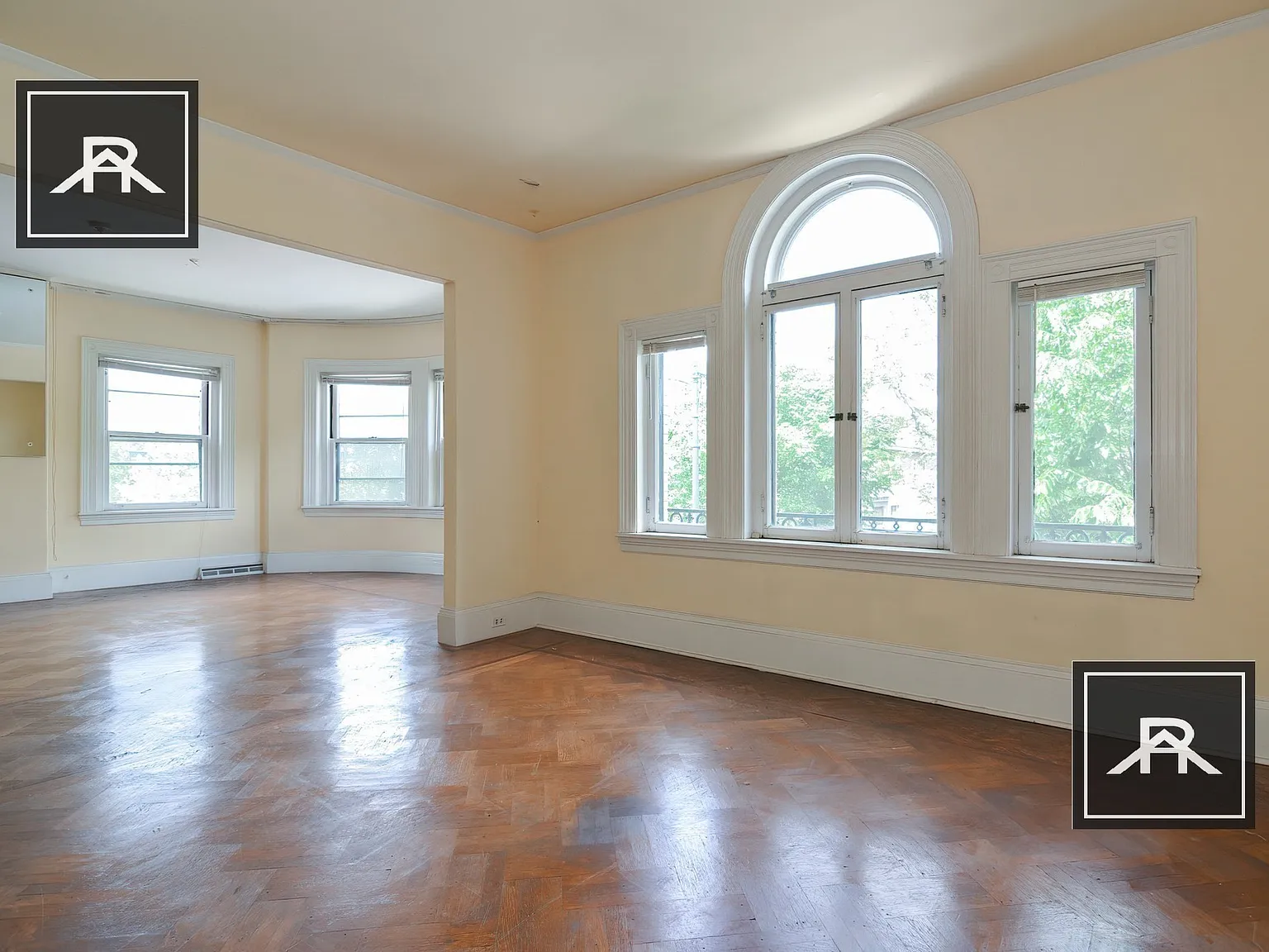 4 bed, 1.0 bath, 1400 sqft, $5,999 — Photo 2