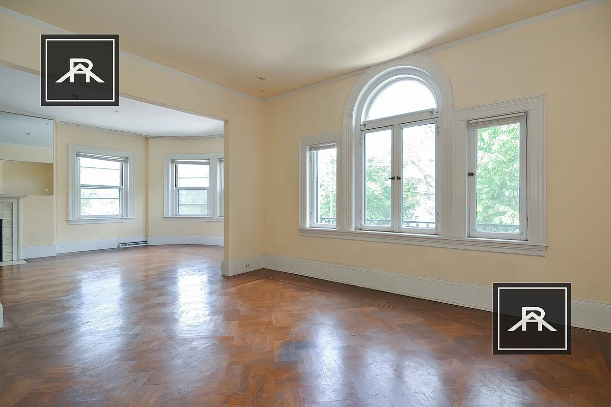 Building Photo - 925 Beacon St #2