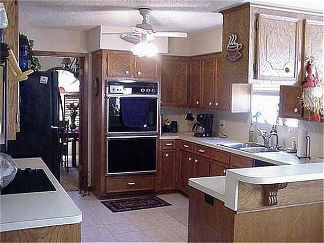 2nd image of 1704 Hawthorn Dr