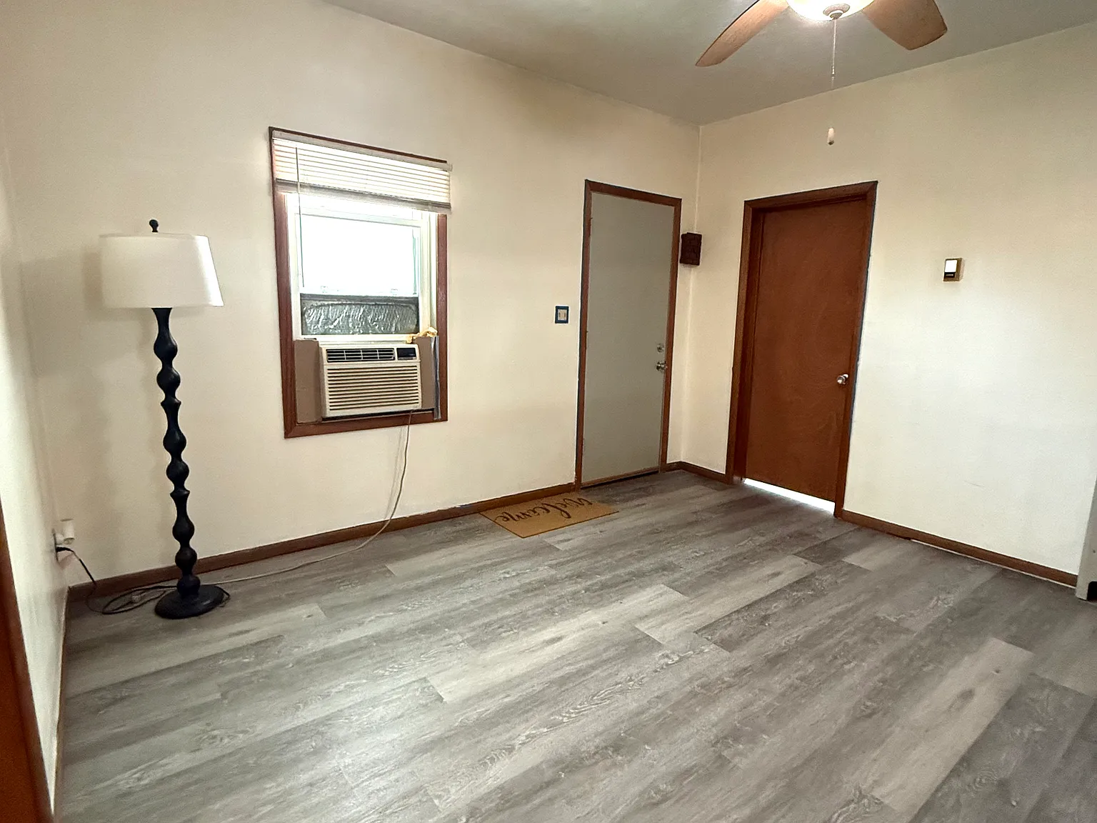 3 bed, 1.5 bath, 820 sqft, $995 — Photo 3