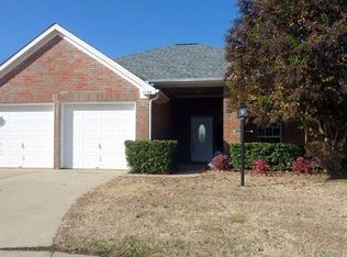 1108 Chesapeake St, Euless, TX 76040