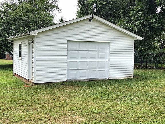 2nd image of 21 Grandview Dr