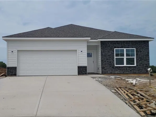 36432 W 102nd Pl, De Soto, KS 66018
