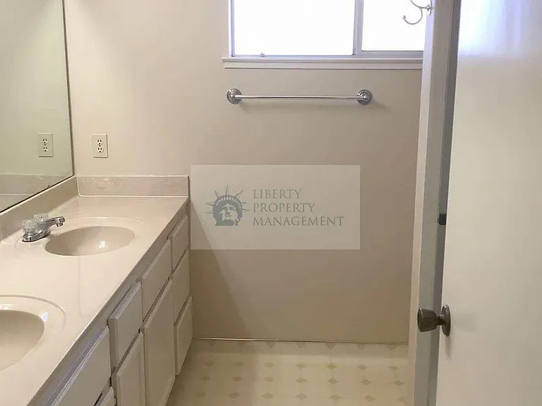 3117 Harbor Dr — Photo 8