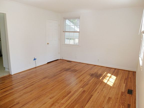 5th image of 130 Barclay Rd