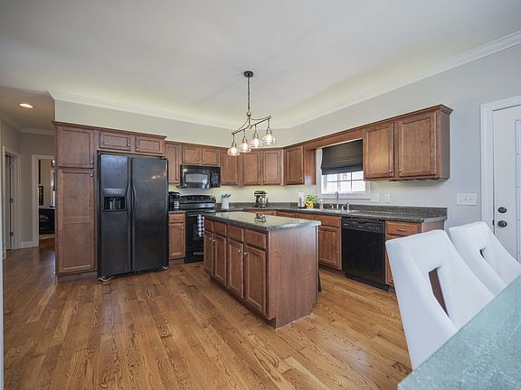 5th image of 57 Dogwood Cir