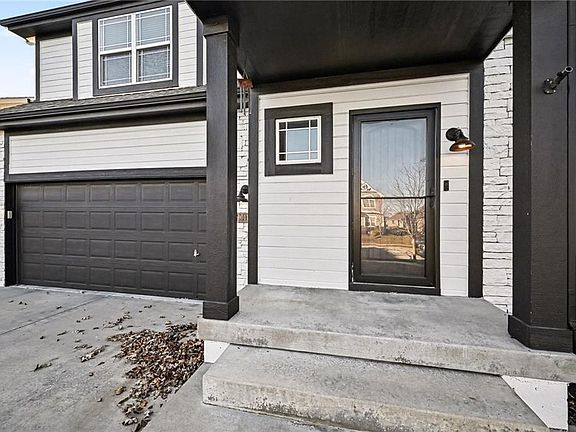 3rd image of 10114 N Ditman Ave