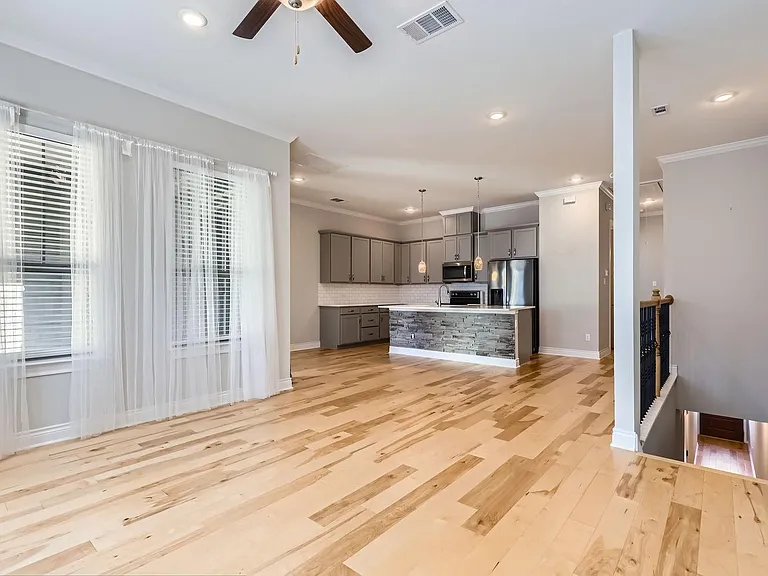 348 Adams St — Photo 3