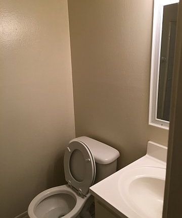 3rd image of 1620 Newport Pl APT A