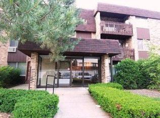 910 E Old Willow Rd APT 108, Prospect Heights, IL 60070