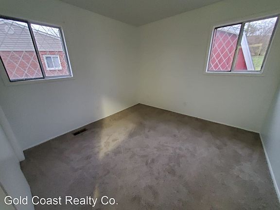 3rd image of 362 Ellenwood Dr