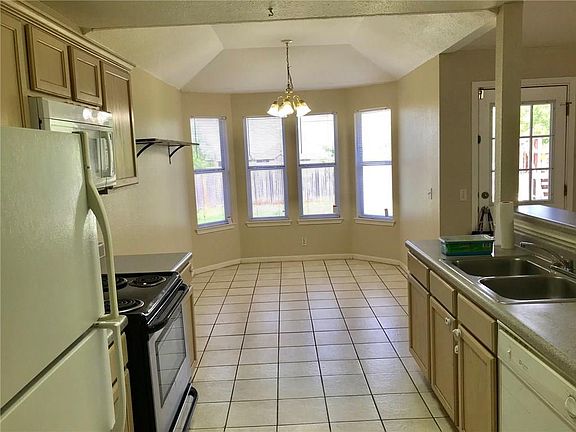 4th image of 706 Escondido Dr