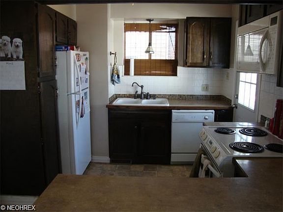 2nd image of 413 The Brooklands Ave