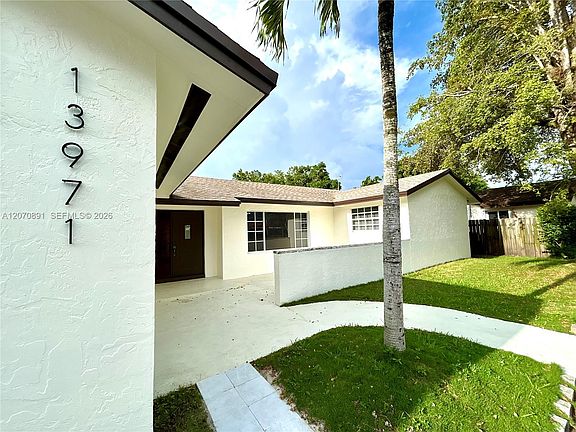 3rd image of 13971 SW 112th St