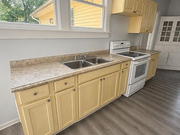 5th image of 1707 Bennett Ave