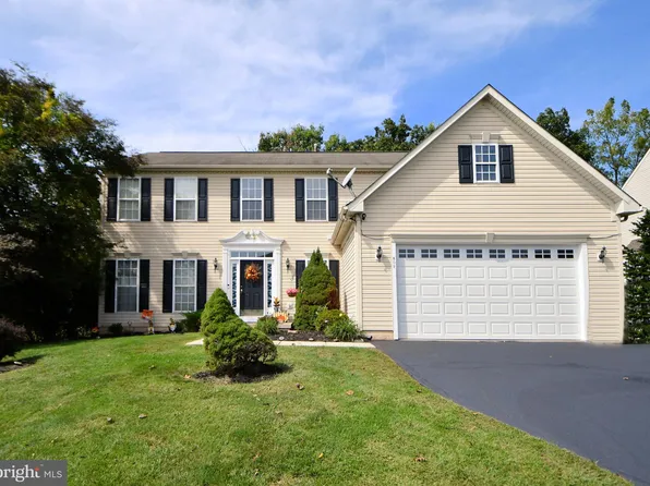 809 Bramblewood Dr, Douglassville, PA 19518