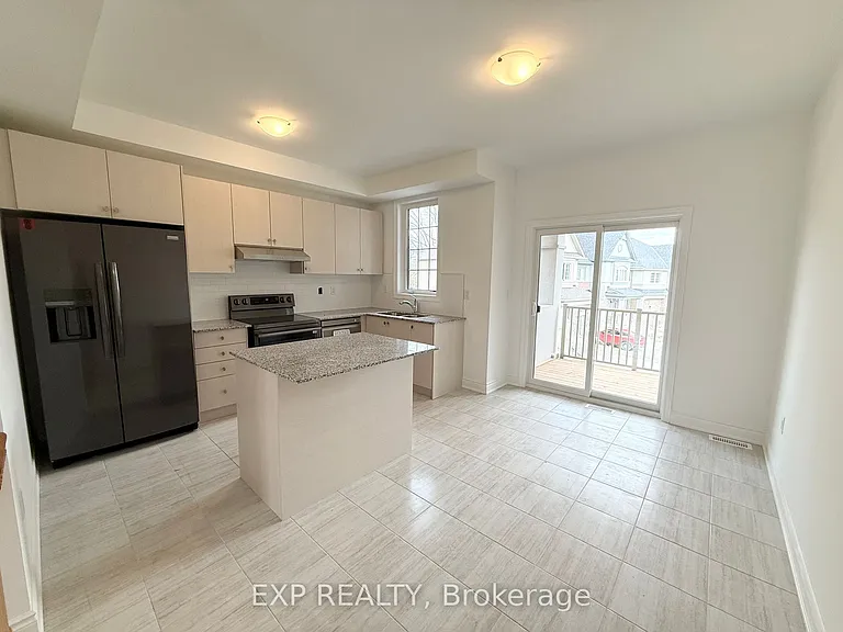 11 Franklin Ave — Photo 5