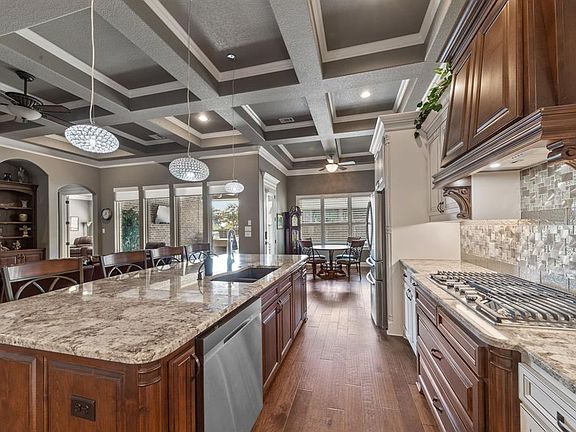 4th image of 913 Kings Ct